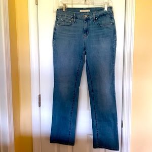 Women’s Levi’s 505 straight jeans size 6, mid wash